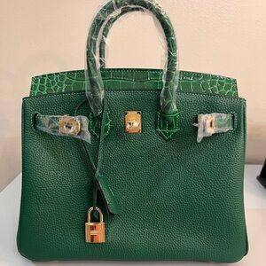 Green Leather Touch Tote Handbag with Gold Hardware